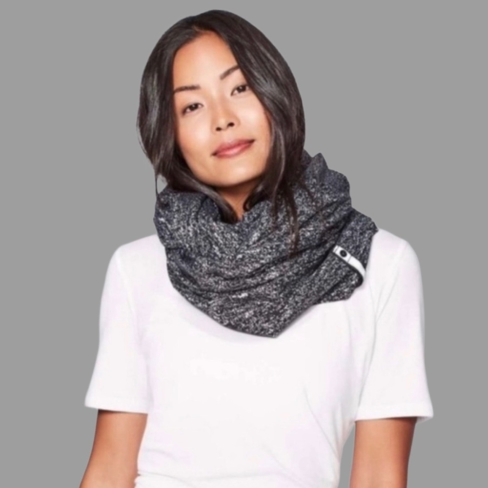 Lululemon Vinyasa Scarf Black / White convertible Infinity